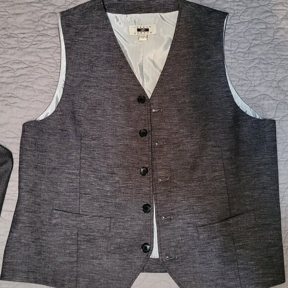 Casual Vests - Picture 2 of 3